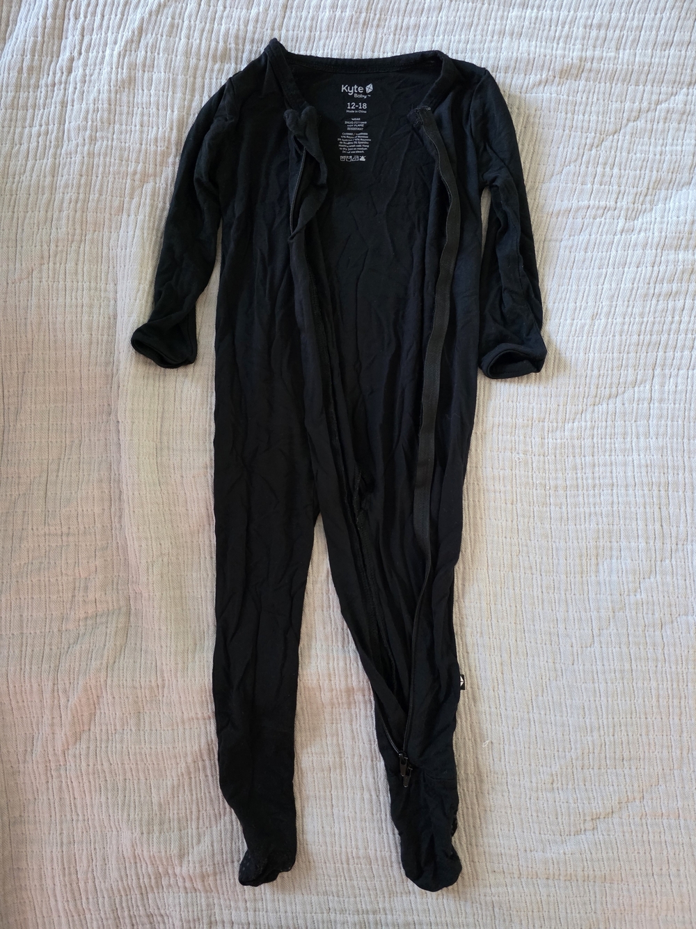 Kyte BABY Black Long Sleeve Footed Pajama Zipper Romper